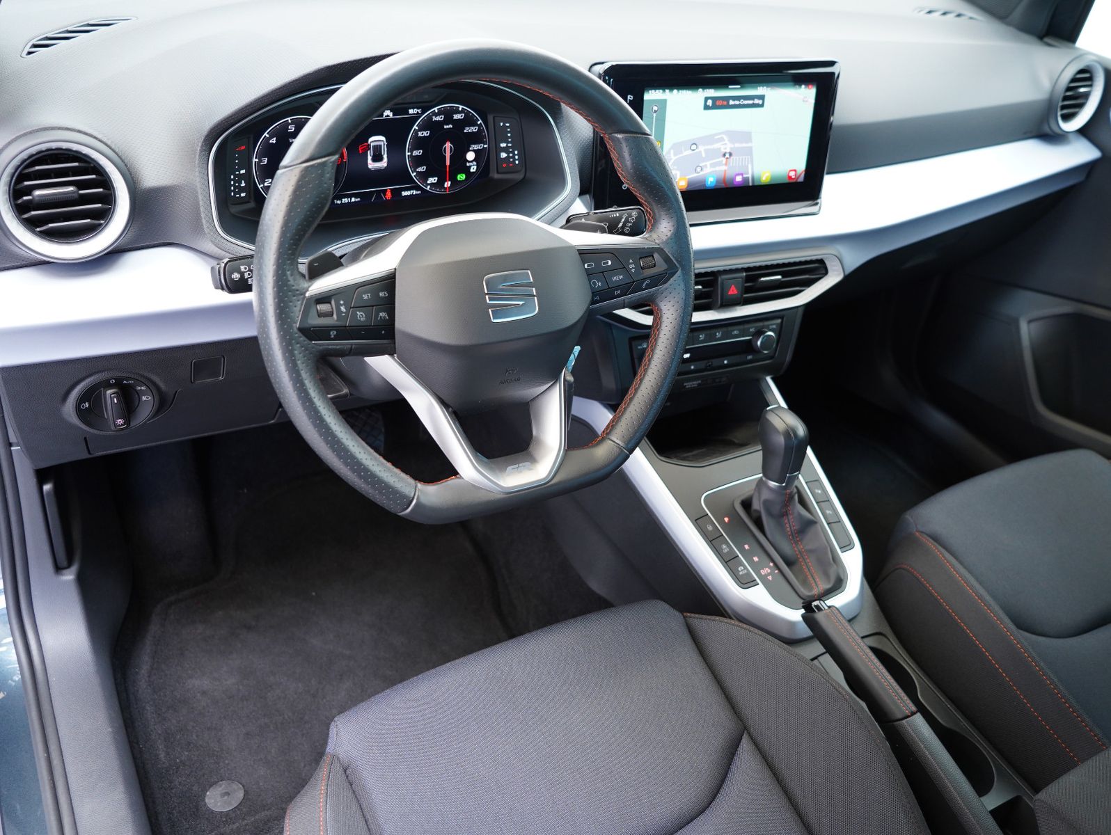 Fahrzeugabbildung SEAT Arona 1.0 TSI FR LED/ACC/KAMERA/VIRTUAL/18"