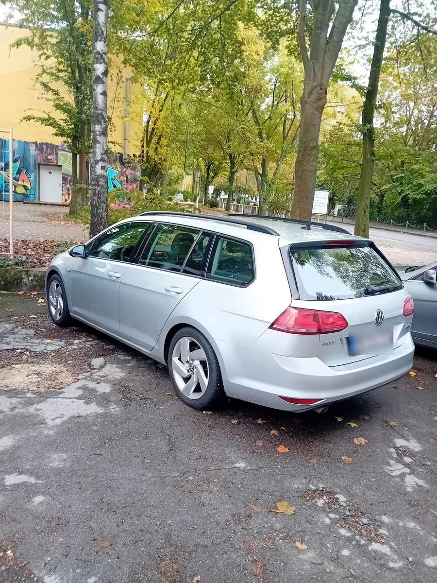 Volkswagen Golf 2015 — rear view