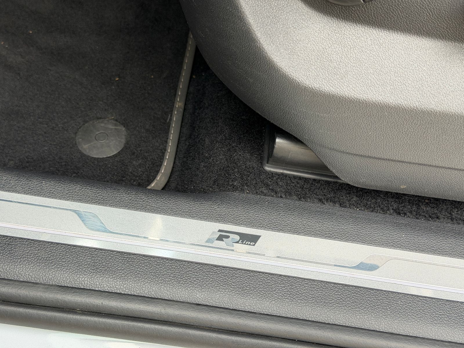 Fahrzeugabbildung Volkswagen Tiguan Allspace Highline 4Motion/R-LINE/PANO/LED