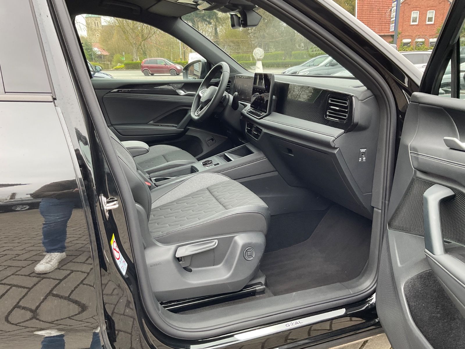 Fahrzeugabbildung Volkswagen Tiguan 1.5 eTSI DSG GOAL,AHK,Kamera,Navi,ACC