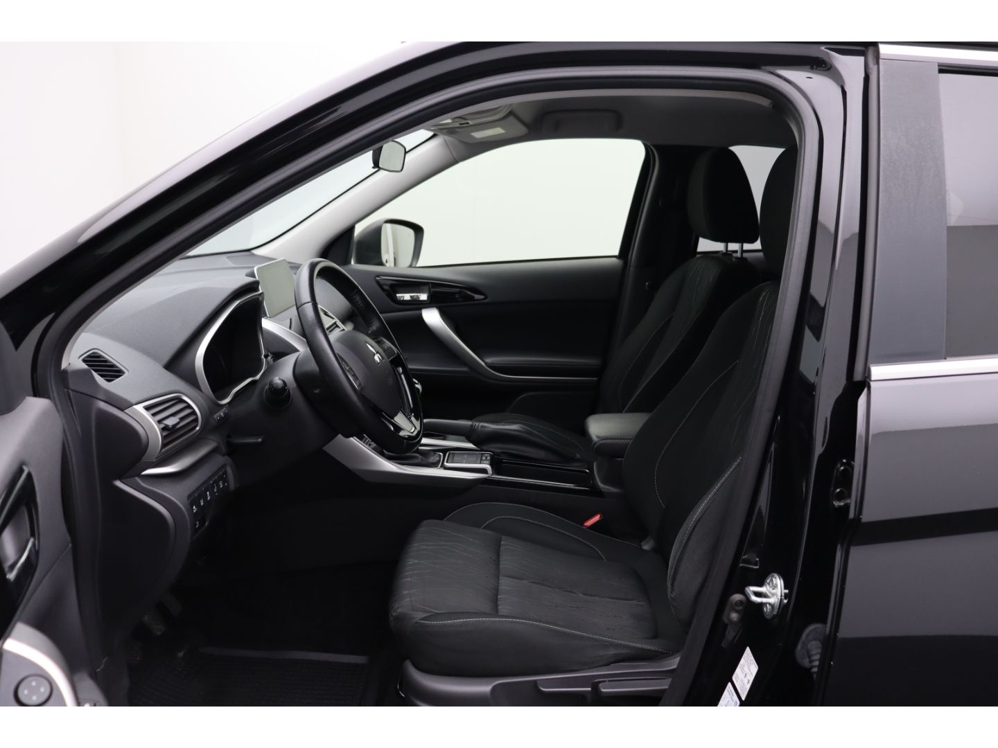 Fahrzeugabbildung Mitsubishi Eclipse Cross Intro Edition 2WD ACC Totwinkelass
