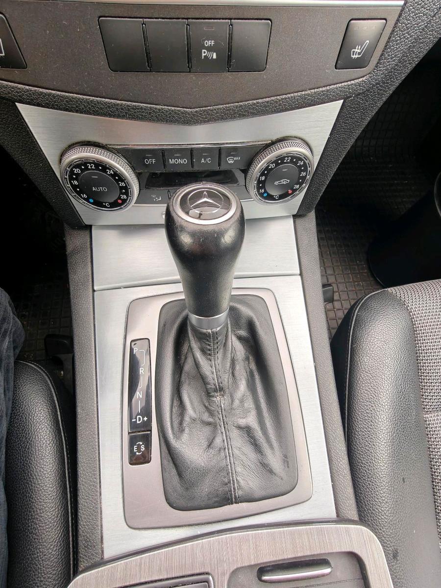 Mercedes-Benz C200 2010 — engine 136 HP (100kW)