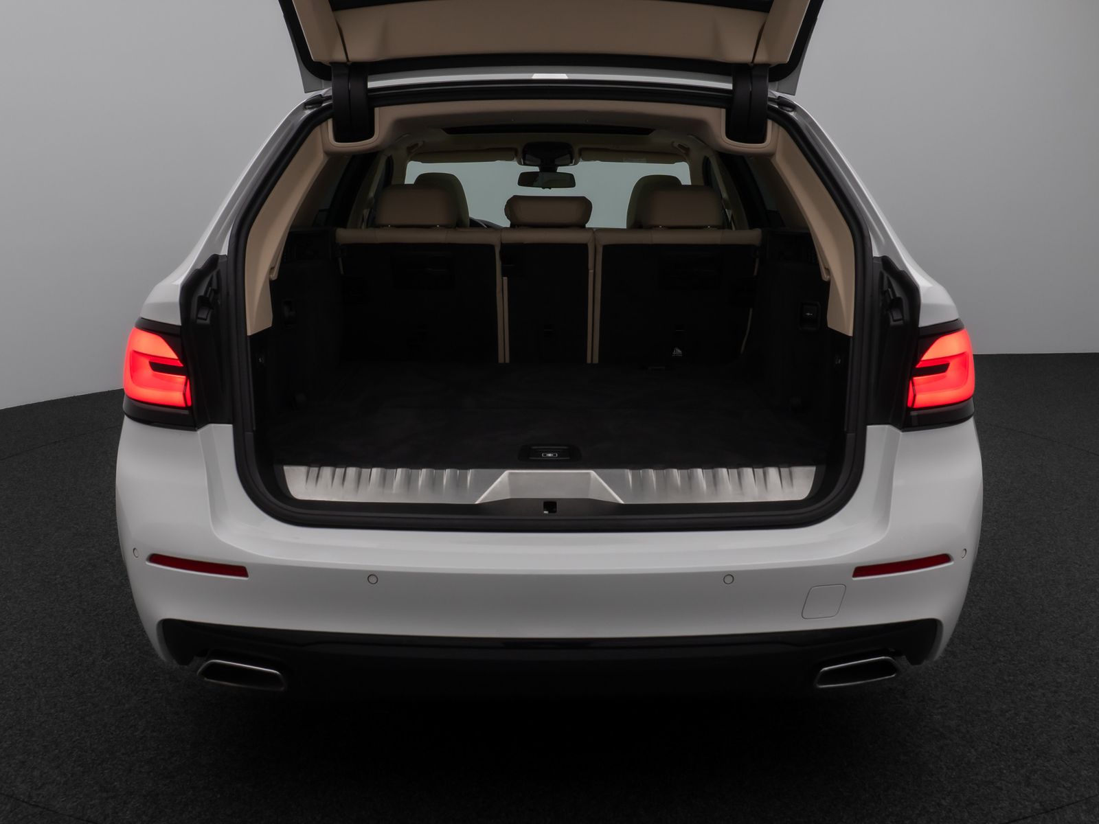 Fahrzeugabbildung BMW 530e Panorama Kamera DAB HiFi 4xKlima Leder 18Zl