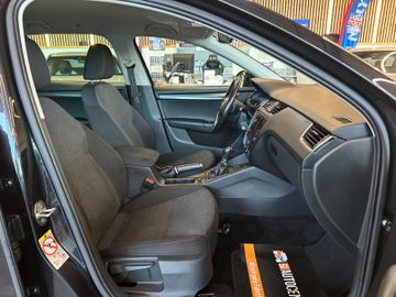 Skoda Octavia Combi Soleil *ACC*NAVI*PDC*SZHZ*APPLE*
