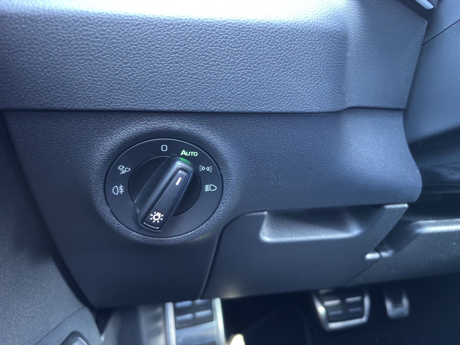 Fahrzeugabbildung SKODA Karoq Sportline 2.0 TSI 4x4 AHZ Matrix LED ACC C