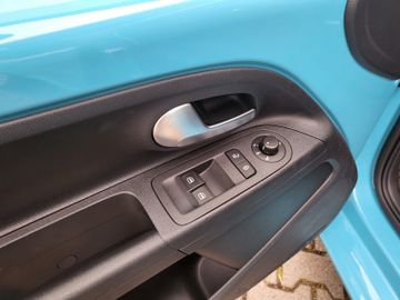 Fahrzeugabbildung Volkswagen e-up! 61kw KAMERA SHZ Frontsch. Heizg 8-fach ber