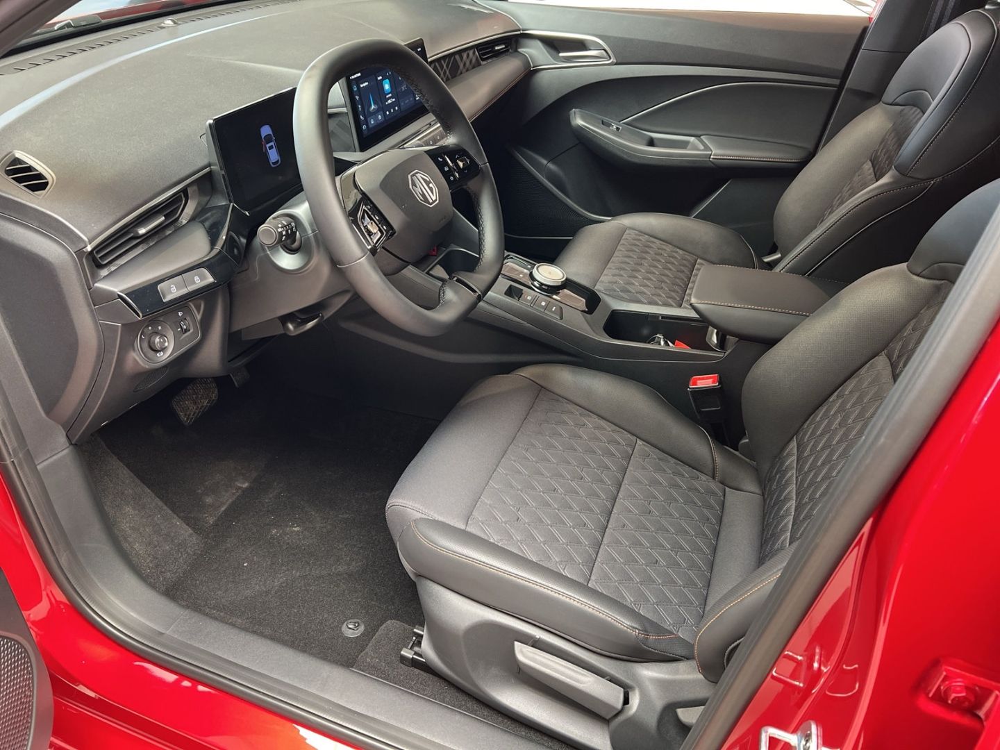 Fahrzeugabbildung MG MG3 1.5L HEV LUX Finanzierungspreis Navi Leder 3