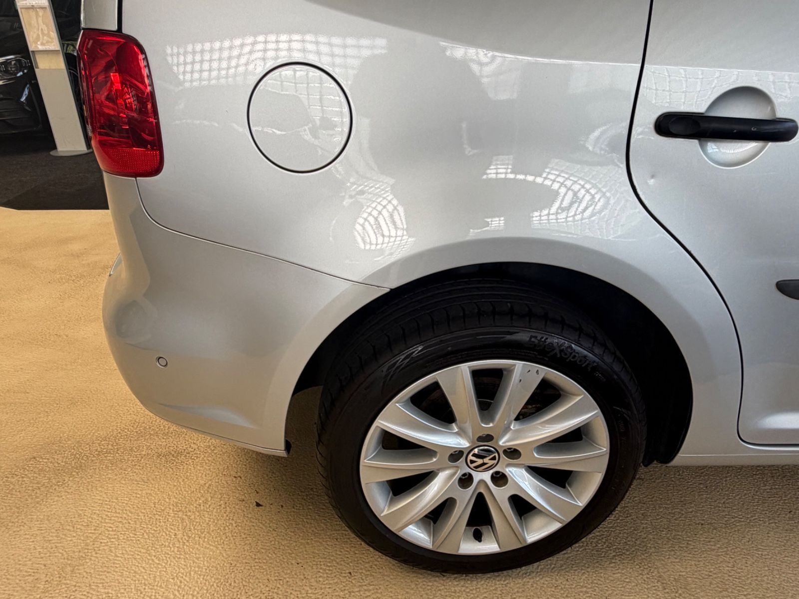 Fahrzeugabbildung Volkswagen Touran 2.0 TDI DSG