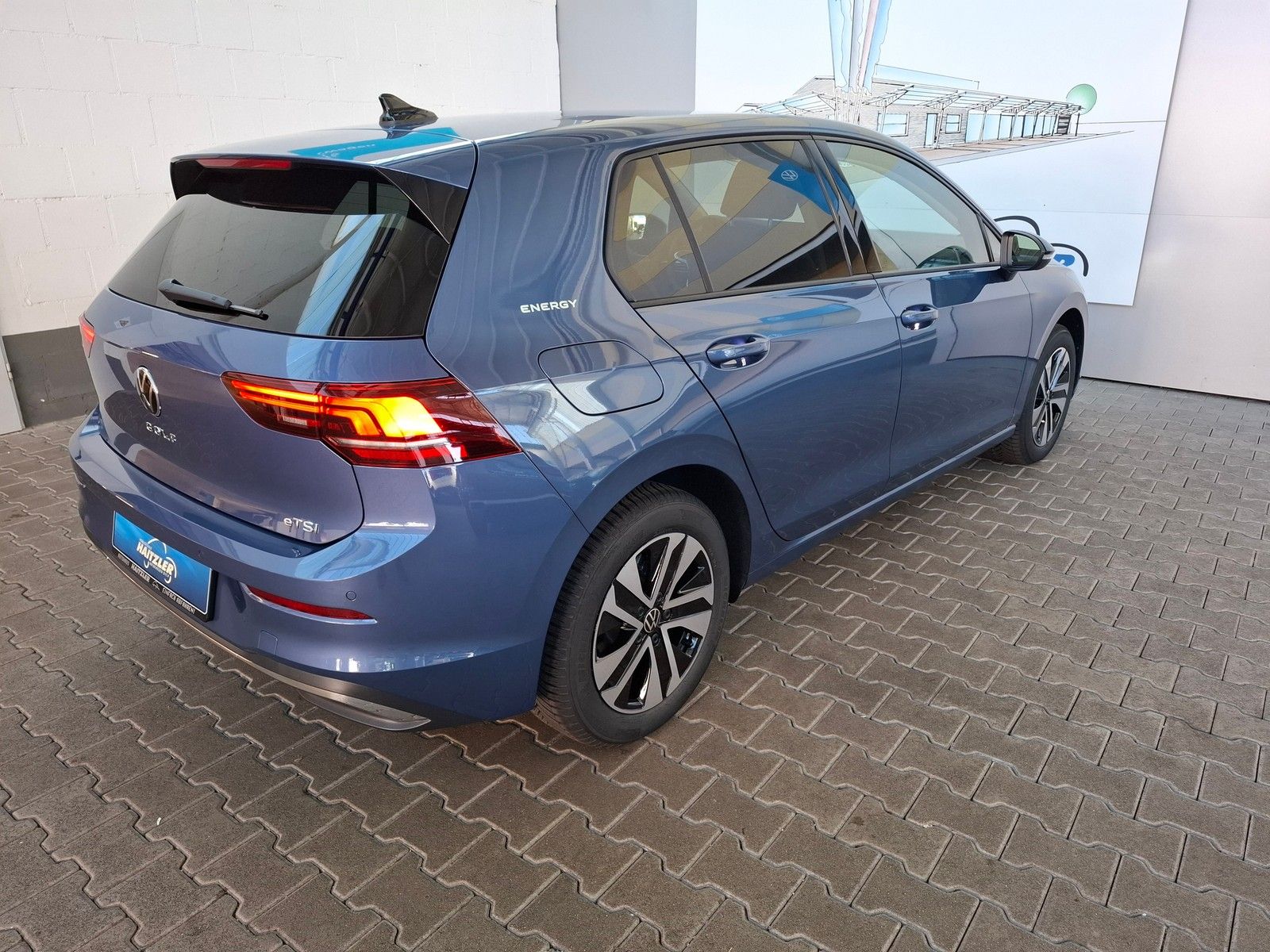 Fahrzeugabbildung Volkswagen Golf VIII Lim. 1.5 eTSI 85 kW Energy +Ganzjahres