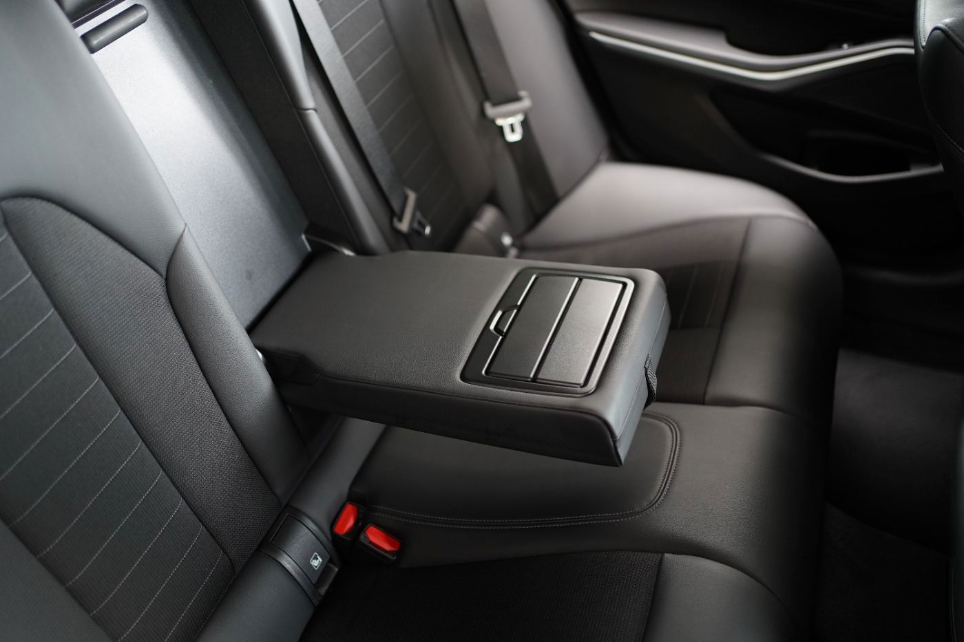 Fahrzeugabbildung BMW 320d xDrive Advantage LED+Akustikglas+DynLicht+L