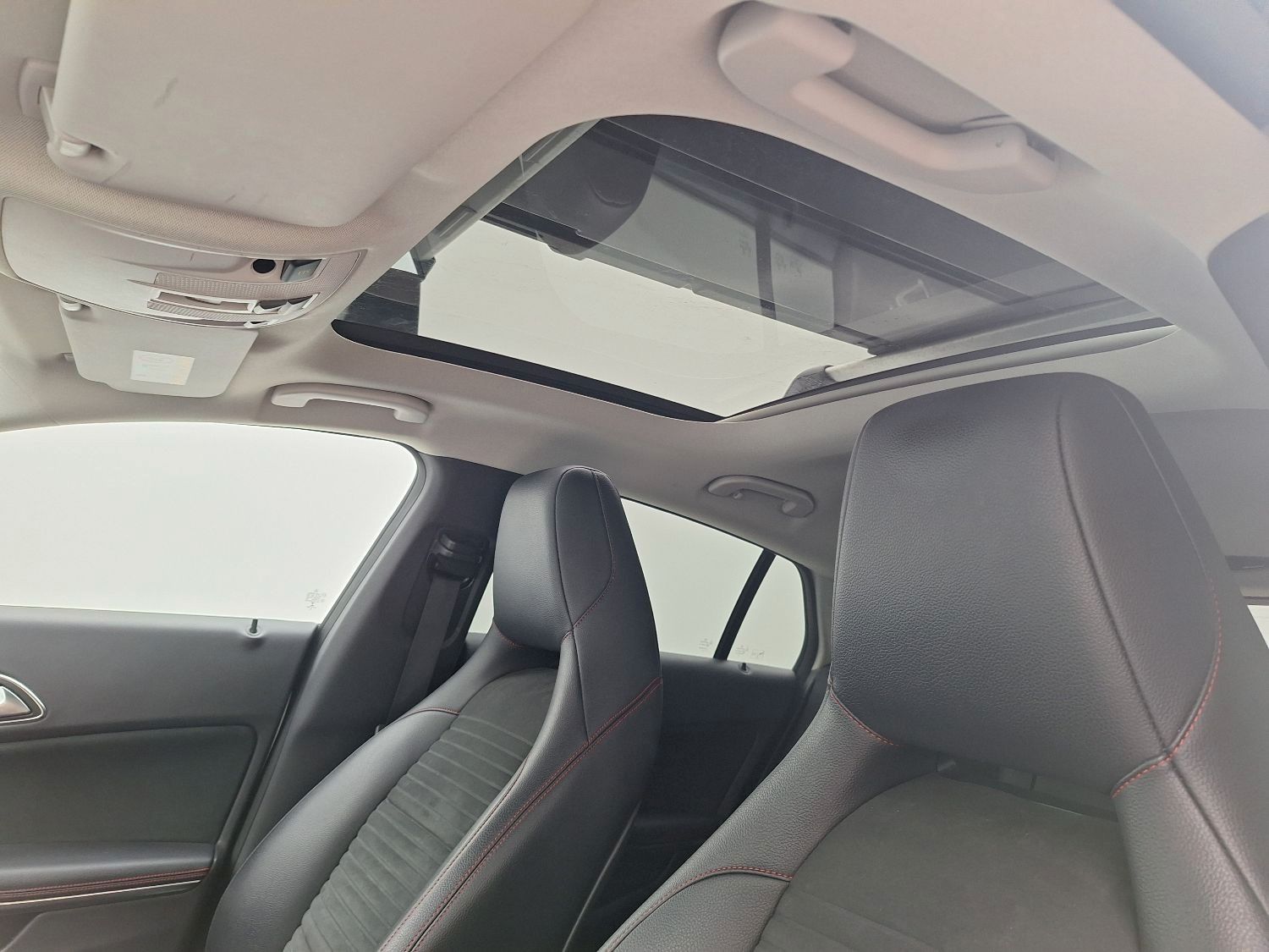 Fahrzeugabbildung Mercedes-Benz CLA 180 SB AMG-LINE/NAVI/LED/LEDER/PANO/SHZ