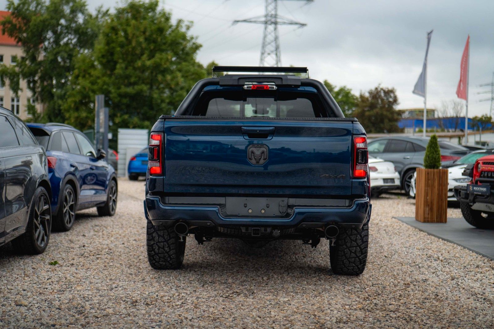Fahrzeugabbildung Dodge RAM 5.7 V8 HEMI 4x4 OFFROAD NightPaket AXLE LOCK