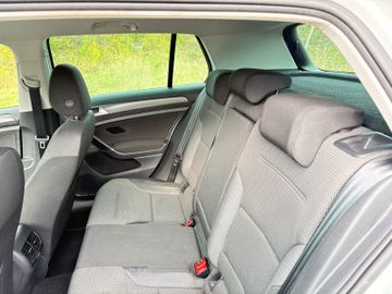 Volkswagen Golf - 12