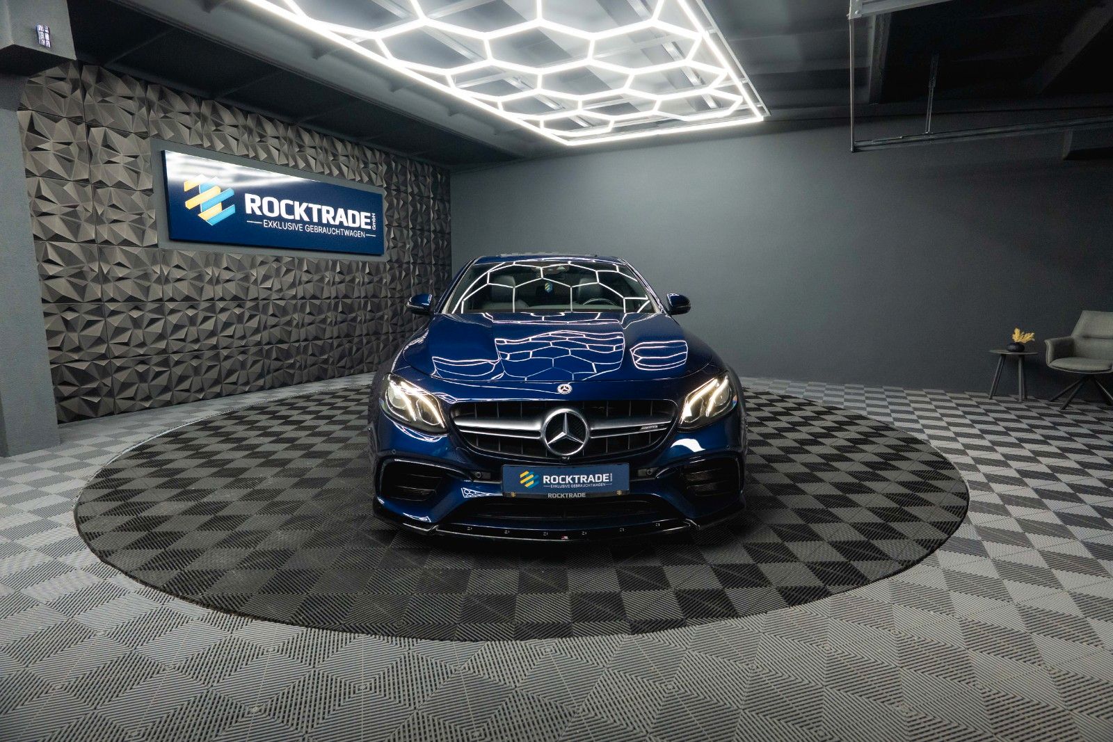 Fahrzeugabbildung Mercedes-Benz E 63 AMG 4Matic+ Night-Paket Drivers Package LED