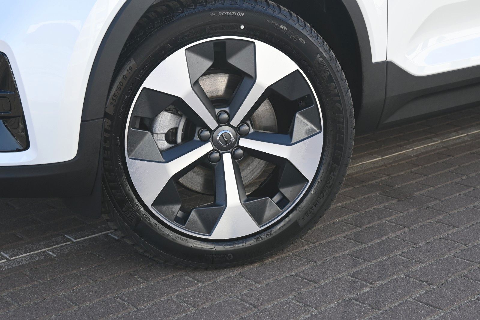 Fahrzeugabbildung Volvo XC40 B3 DKG Plus Dark*FSHZG*RFK*BLIS*ACC