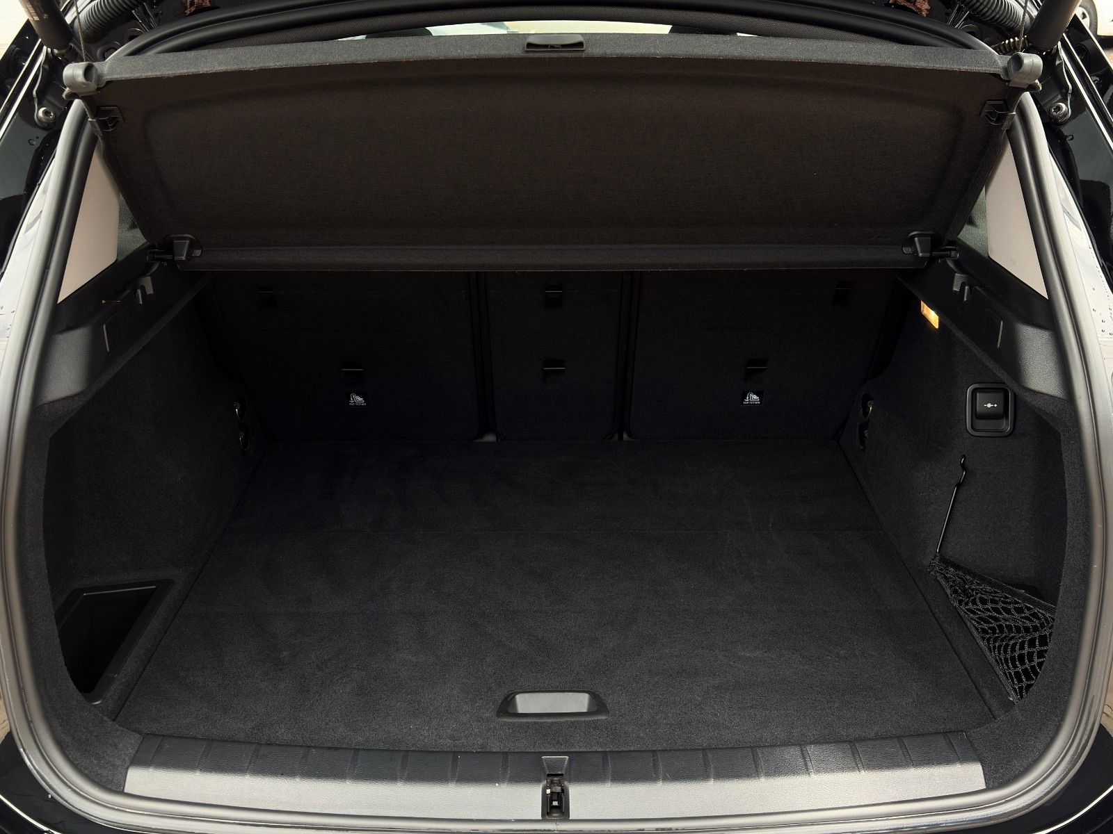 Fahrzeugabbildung BMW X1 sDrive 20d Temp. AHK PANO LED CAM KZG CarPlay