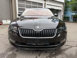 Skoda Superb Combi L&K 4x4 EUR6-1.HAND-APPLE-CARPLAY - Skoda Superb mit Diesel-Antrieb: Allradantrieb