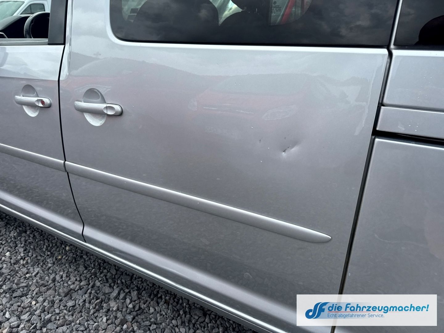 Fahrzeugabbildung Volkswagen Caddy Maxi Trendline BMT Mehrzonenklima *EXPORT
