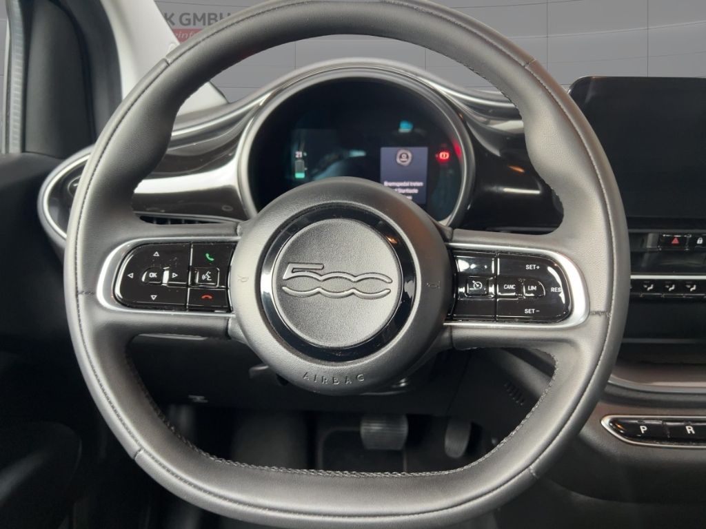 Fahrzeugabbildung Fiat 500e Keyless Go Tempomat DAB+ CarPlay LED Navi