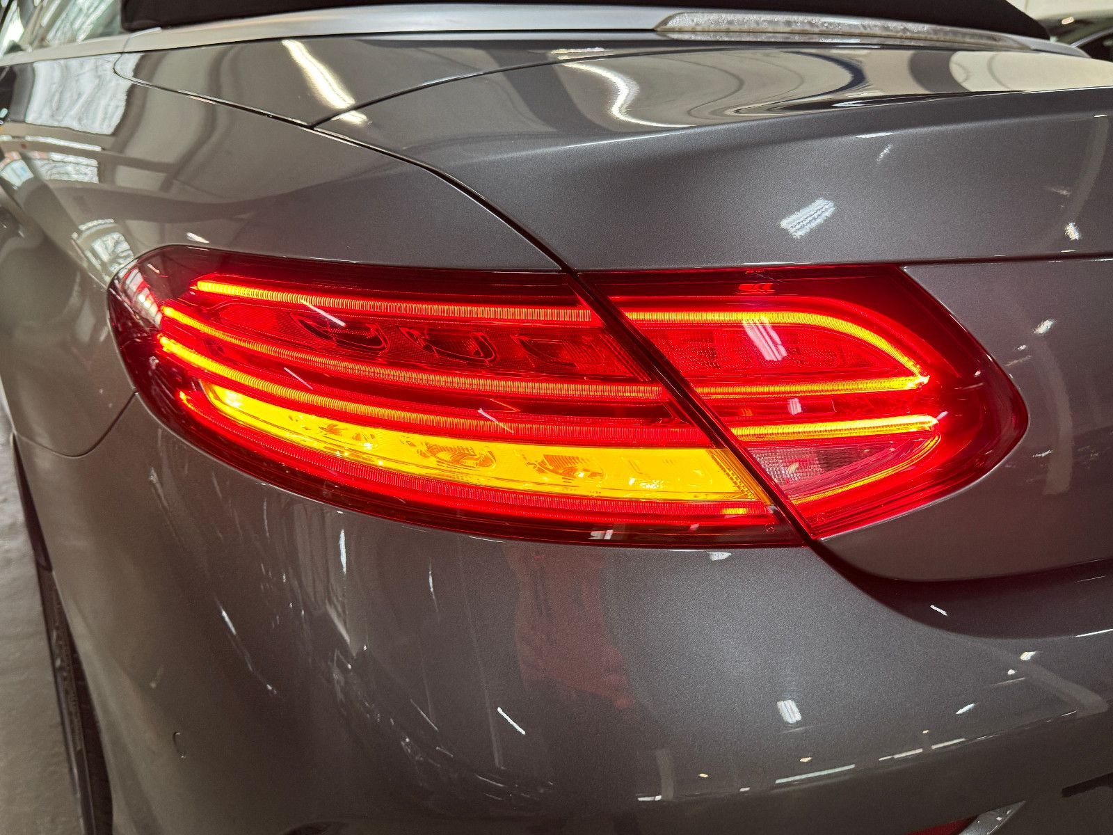 Fahrzeugabbildung Mercedes-Benz C 200 9GT CABRIO 2X AMG LINE AIRSCARF 360°KAMERA