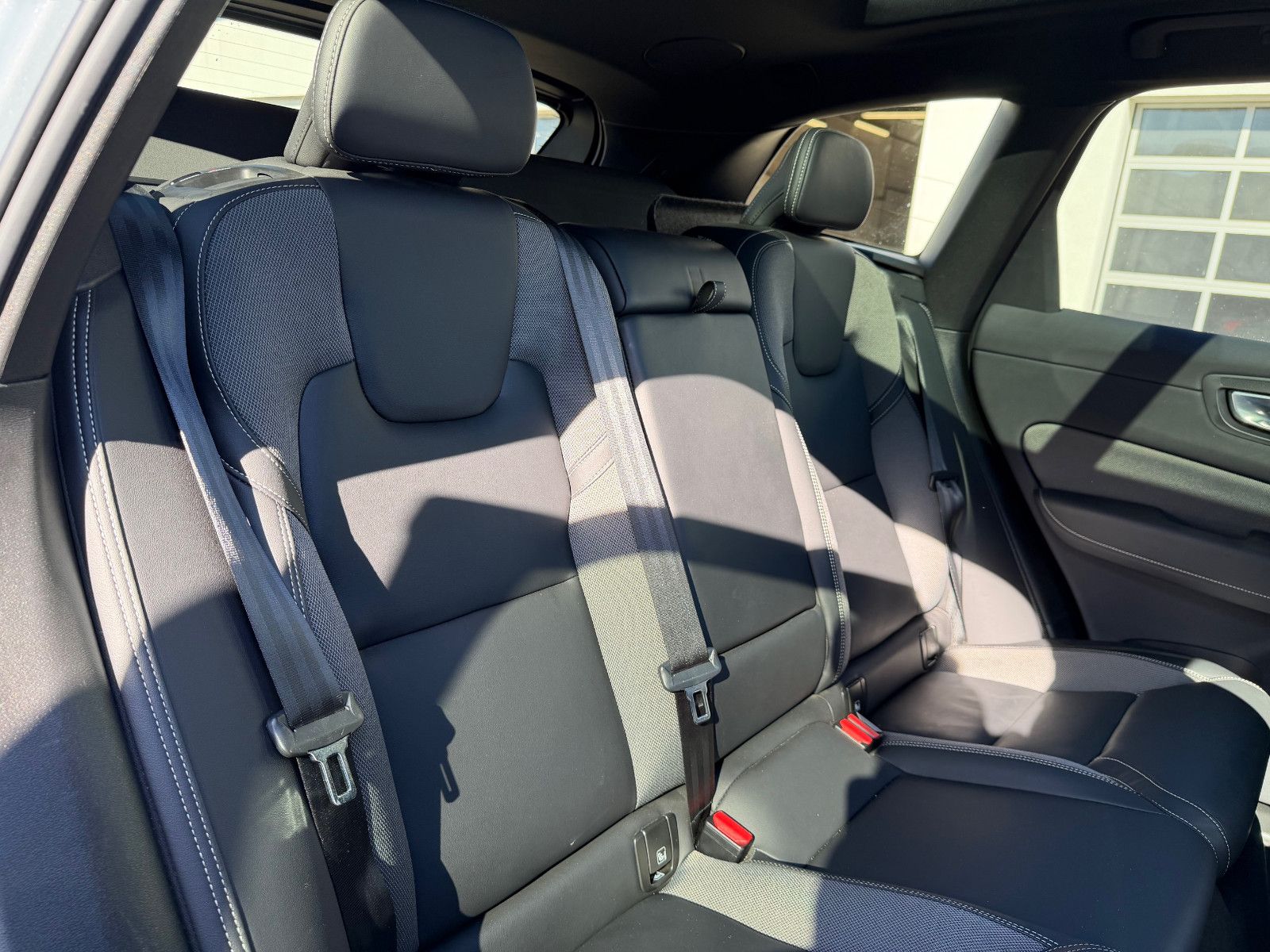 Fahrzeugabbildung Volvo XC60 B4 B Plus Dark*H&K*360°*PANO*AHK*STHZG*