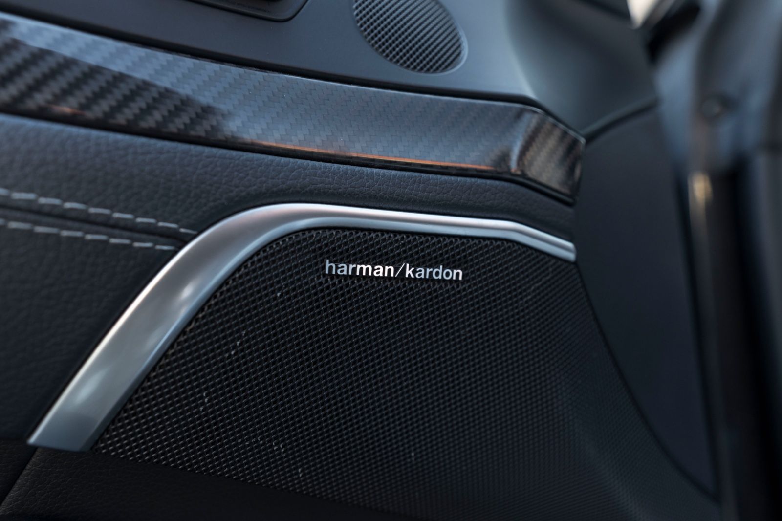 Fahrzeugabbildung Mercedes-Benz SL 63 AMG CARBON H&K KAM AIRSCRAF SOFT-CLOSE