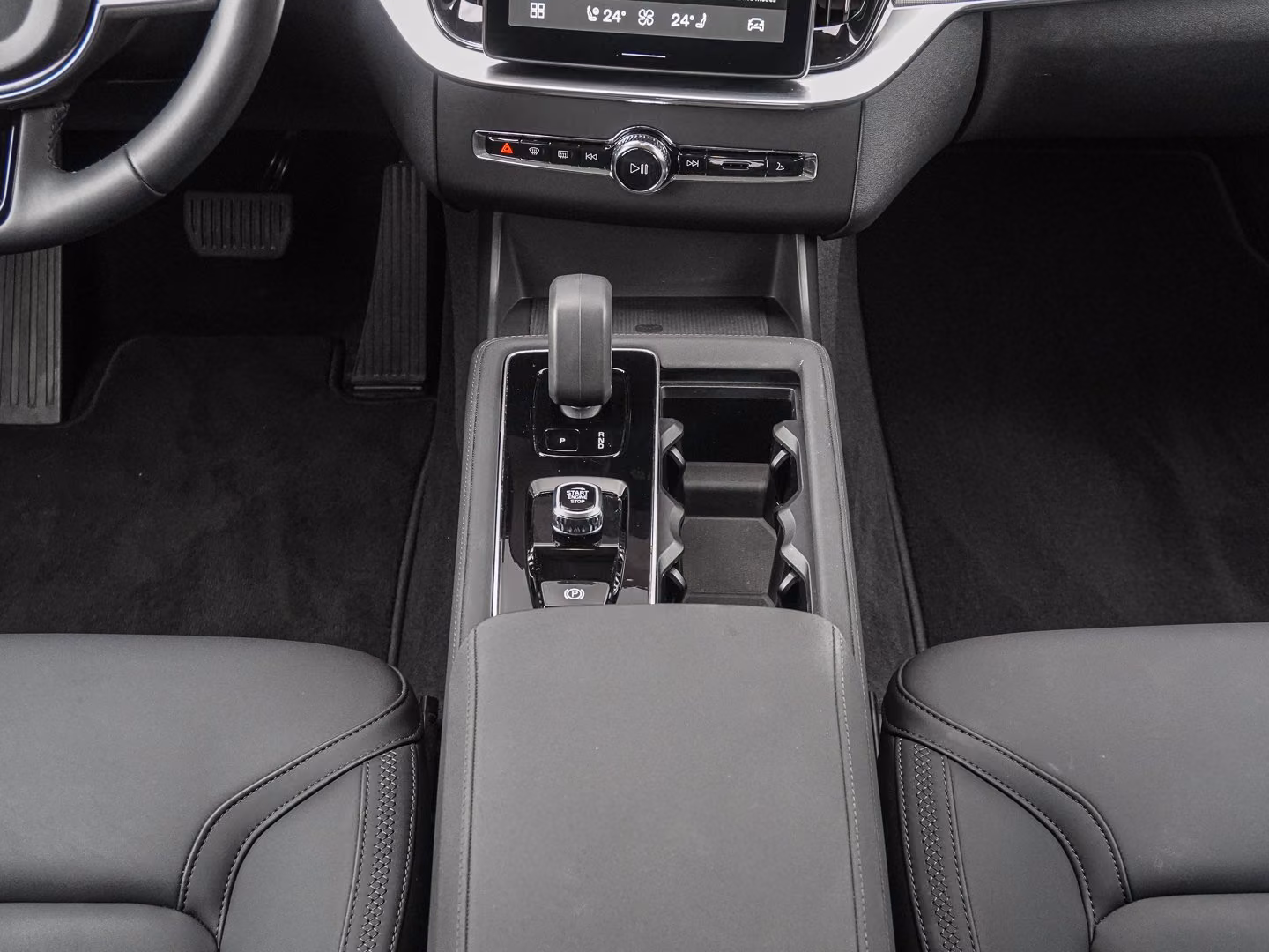 Volvo XC90 B5 B AWD Core Bright 7-SITZER 360° H&K PILO