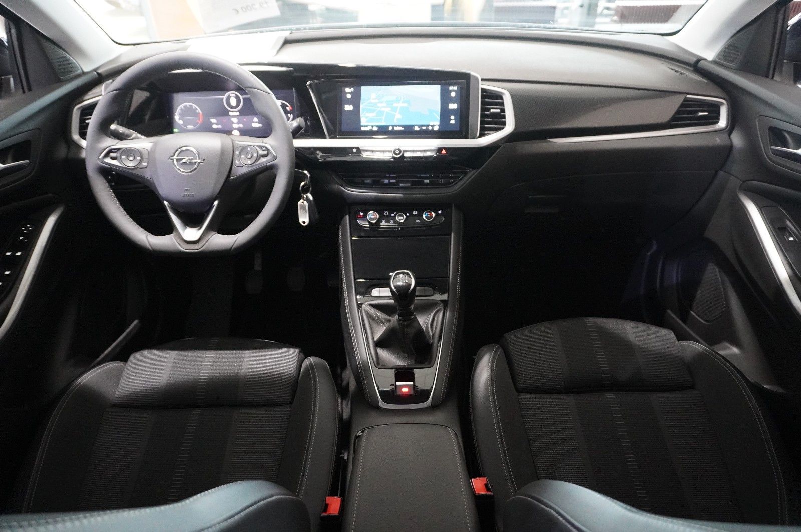 Fahrzeugabbildung Opel Grandland (X) 1.2T GS SPORT NAVI/LED/VIRTU./DAB+