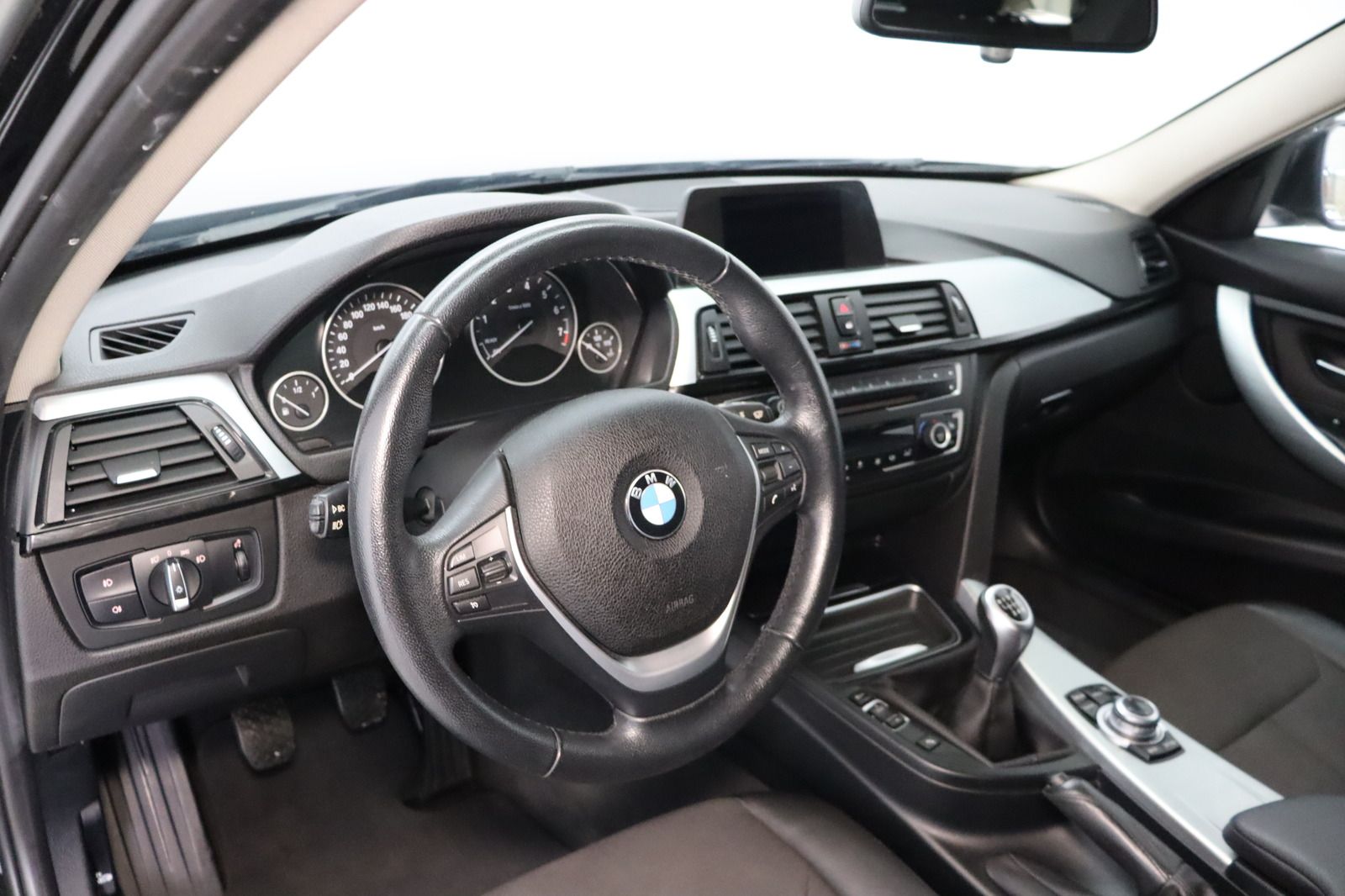 Fahrzeugabbildung BMW 316 i Modern Line * Bi-Xenon * Navi