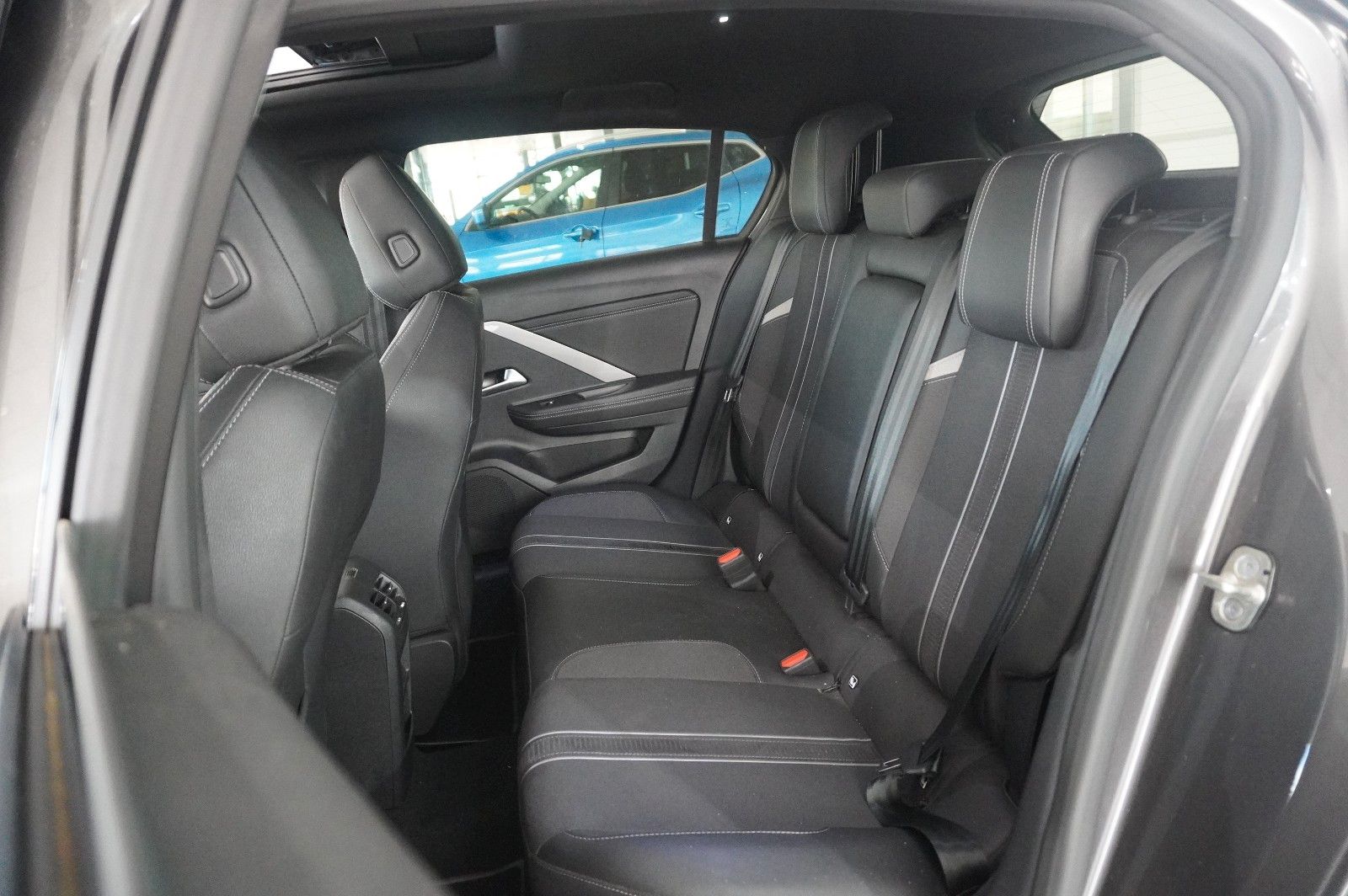 Fahrzeugabbildung Opel Astra L Lim. 1.6 HYBRID ULTIMATE NAVI/360°/PANO.