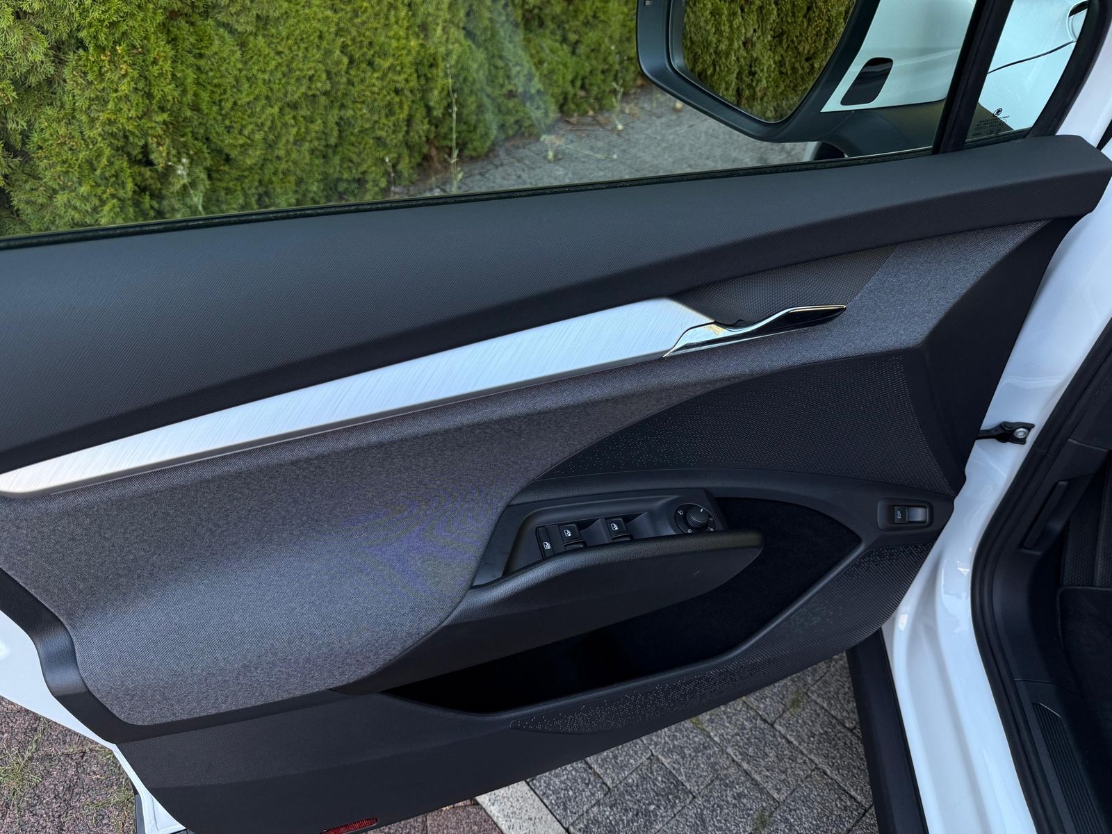 Fahrzeugabbildung SKODA Enyaq 80 Loft CCS+WÄPU+NAV+SHZ+KAM+ACC+AMBI+CARP