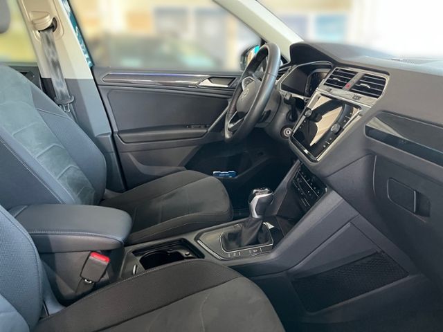 Fahrzeugabbildung Volkswagen Tiguan 1.5 TSI DSG ELEGANCE AHK NAVI GJR