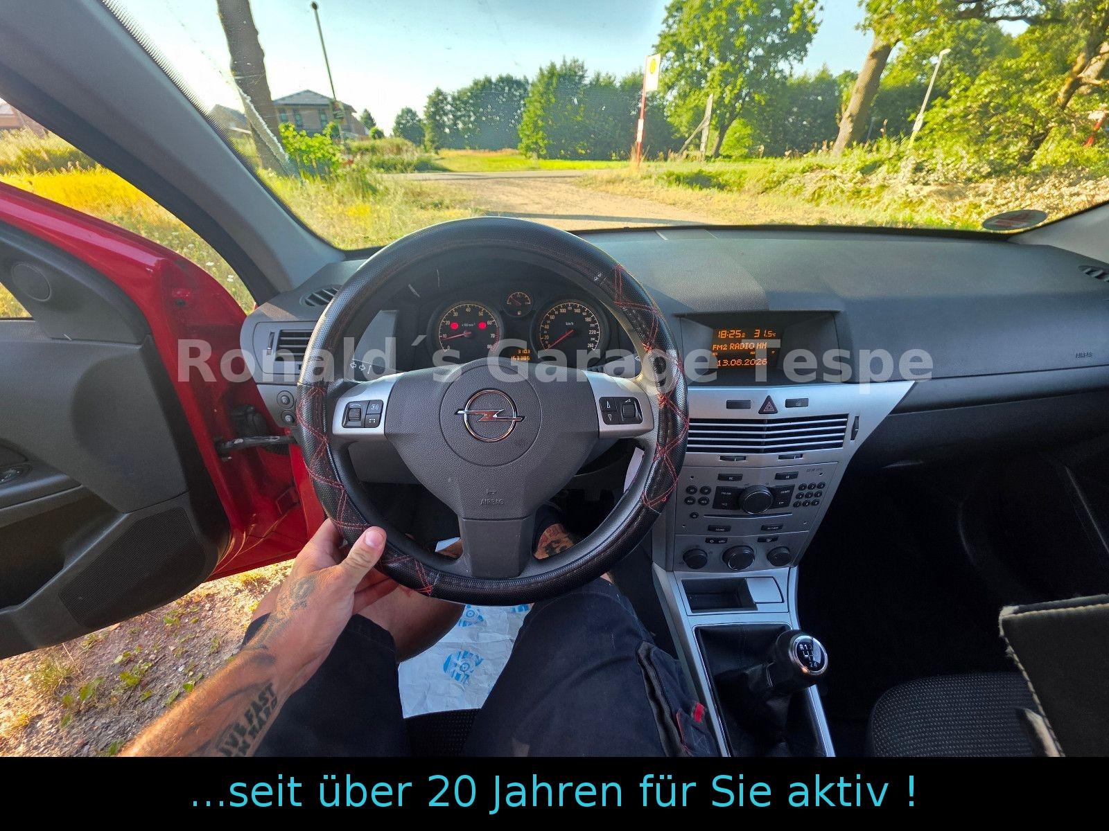 Opel Astra 2009 — photo 25
