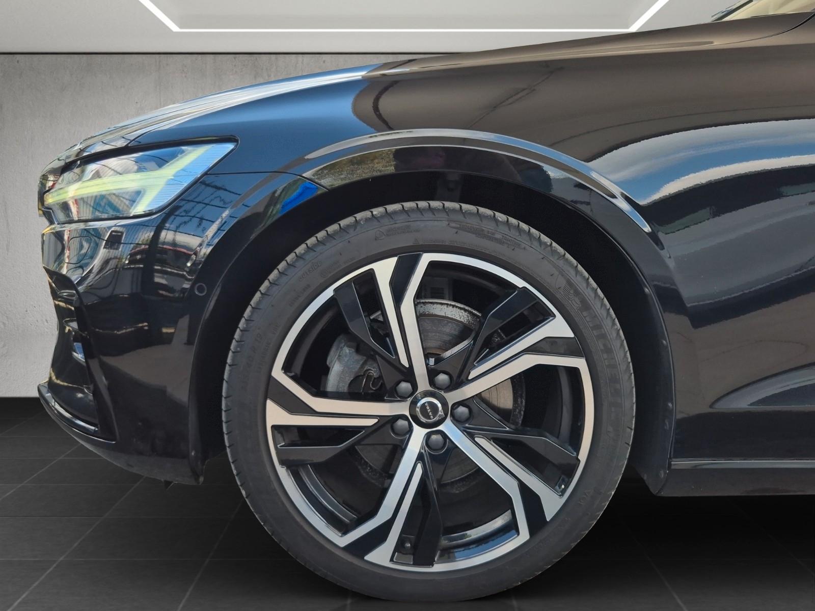 Volvo V60 Ultimate Dark 360 H&K Pano LED 4xSHZ