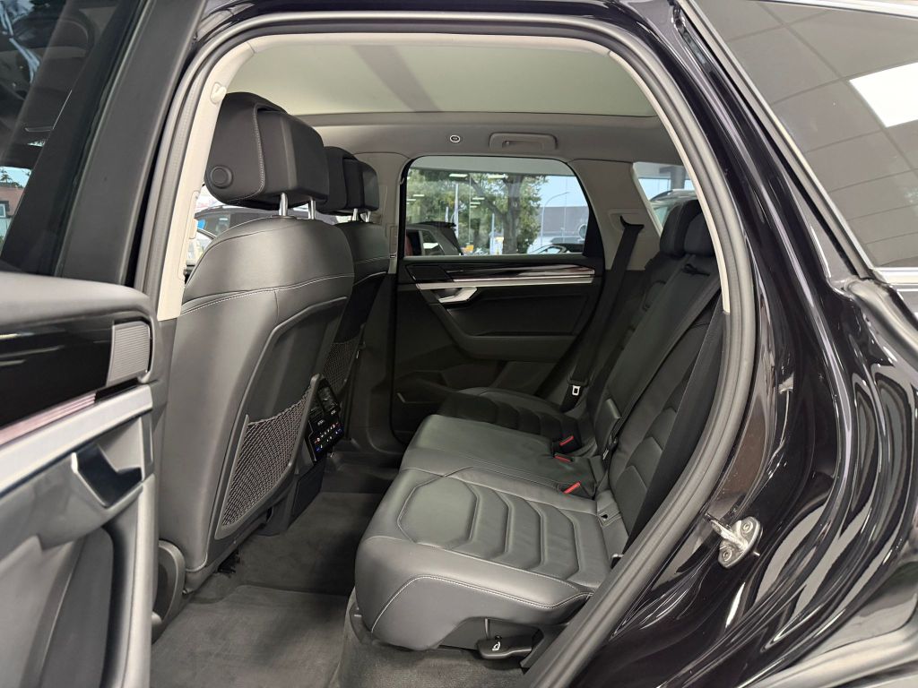 Volkswagen Touareg 3.0 TDI Elegance 4M*STHZG*PANO*LUFTFEDE.