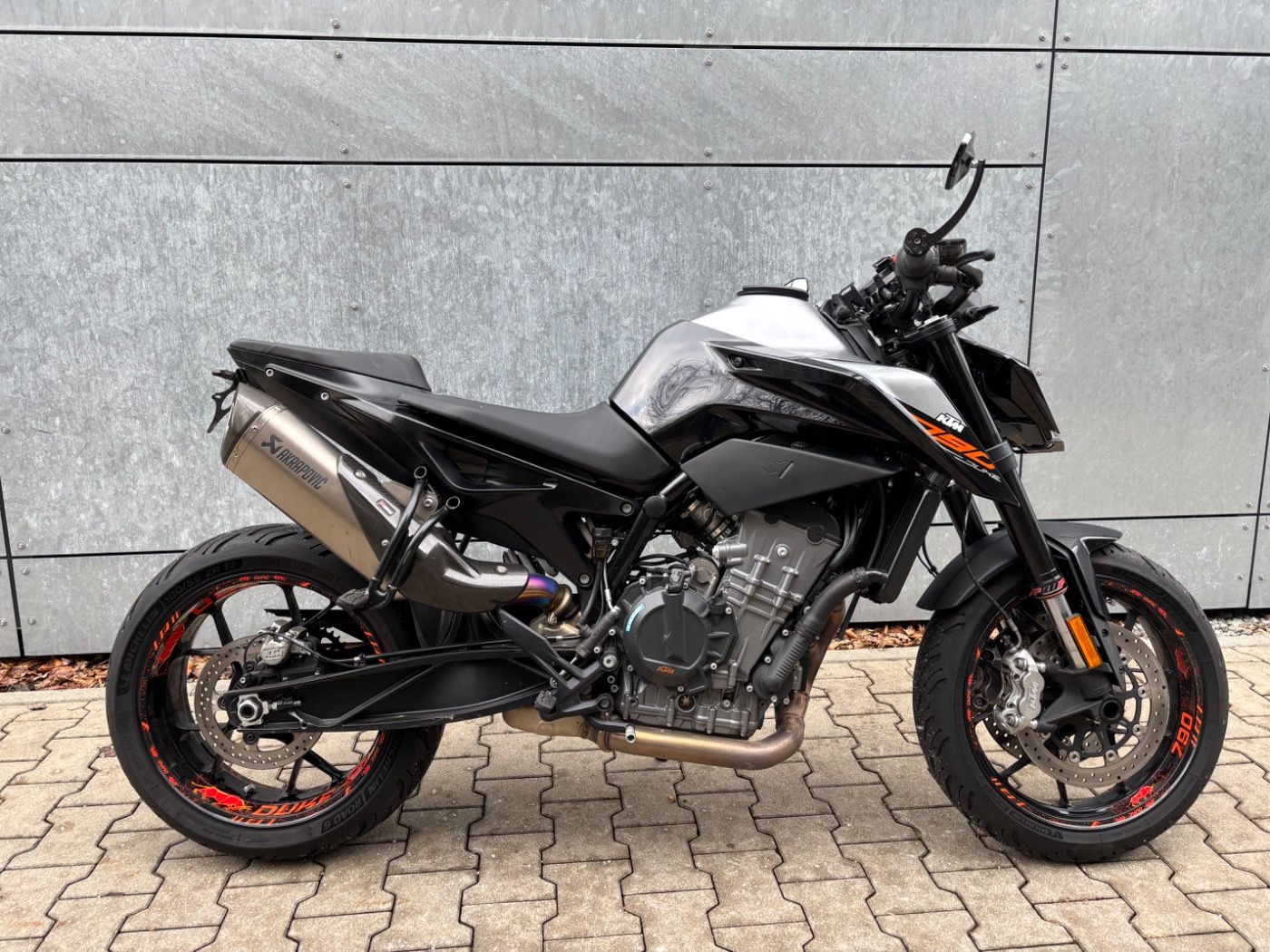 Fahrzeugabbildung KTM 790 Duke Akrapovic viel Zubehör