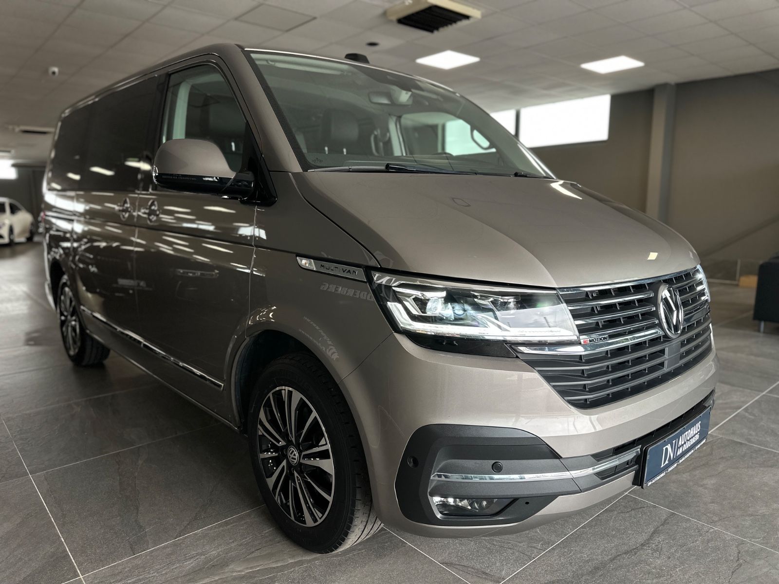 Volkswagen T6 Multivan 4MOTION Highline imagem 3