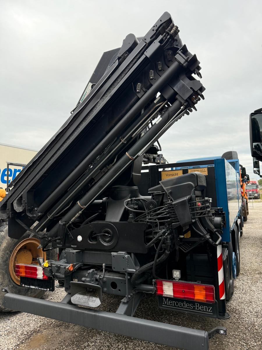 Mercedes-Benz Kran HIAB 211EP