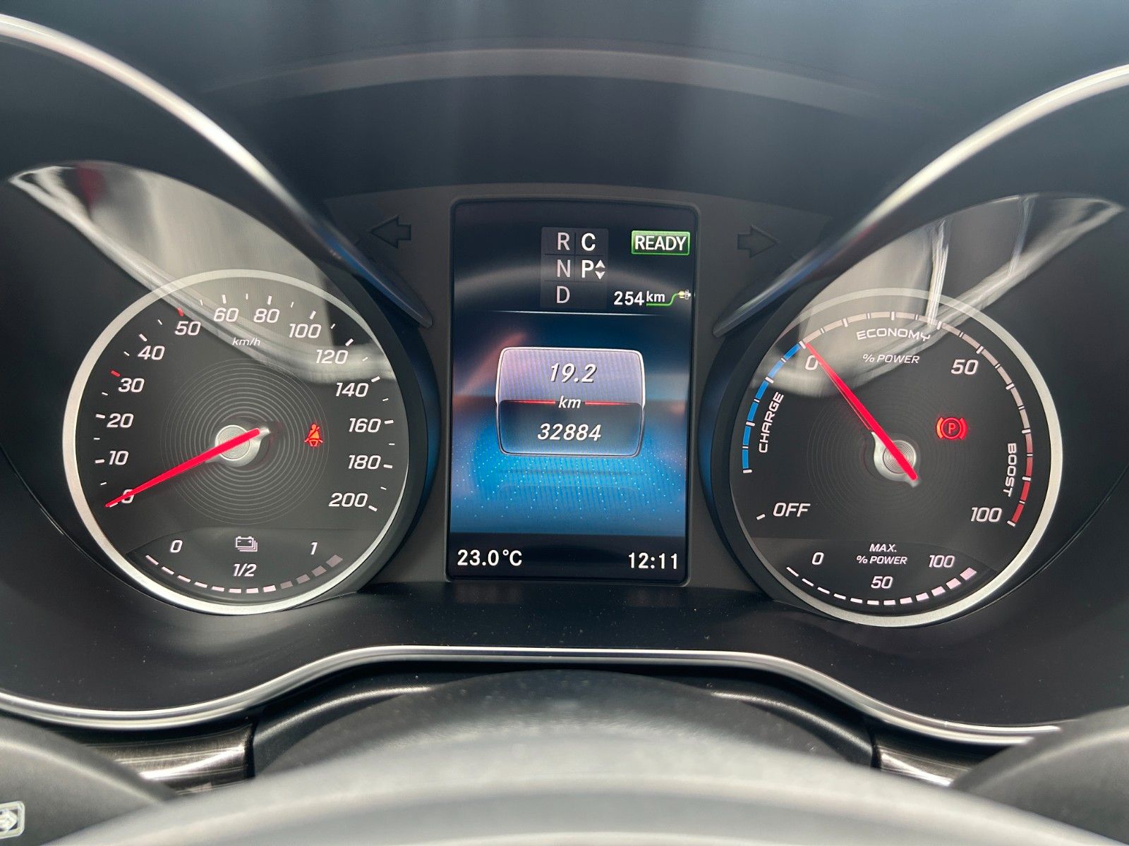 Fahrzeugabbildung Mercedes-Benz EQV 300 AVA PANORAMA LIege-Paket DISTRONIC