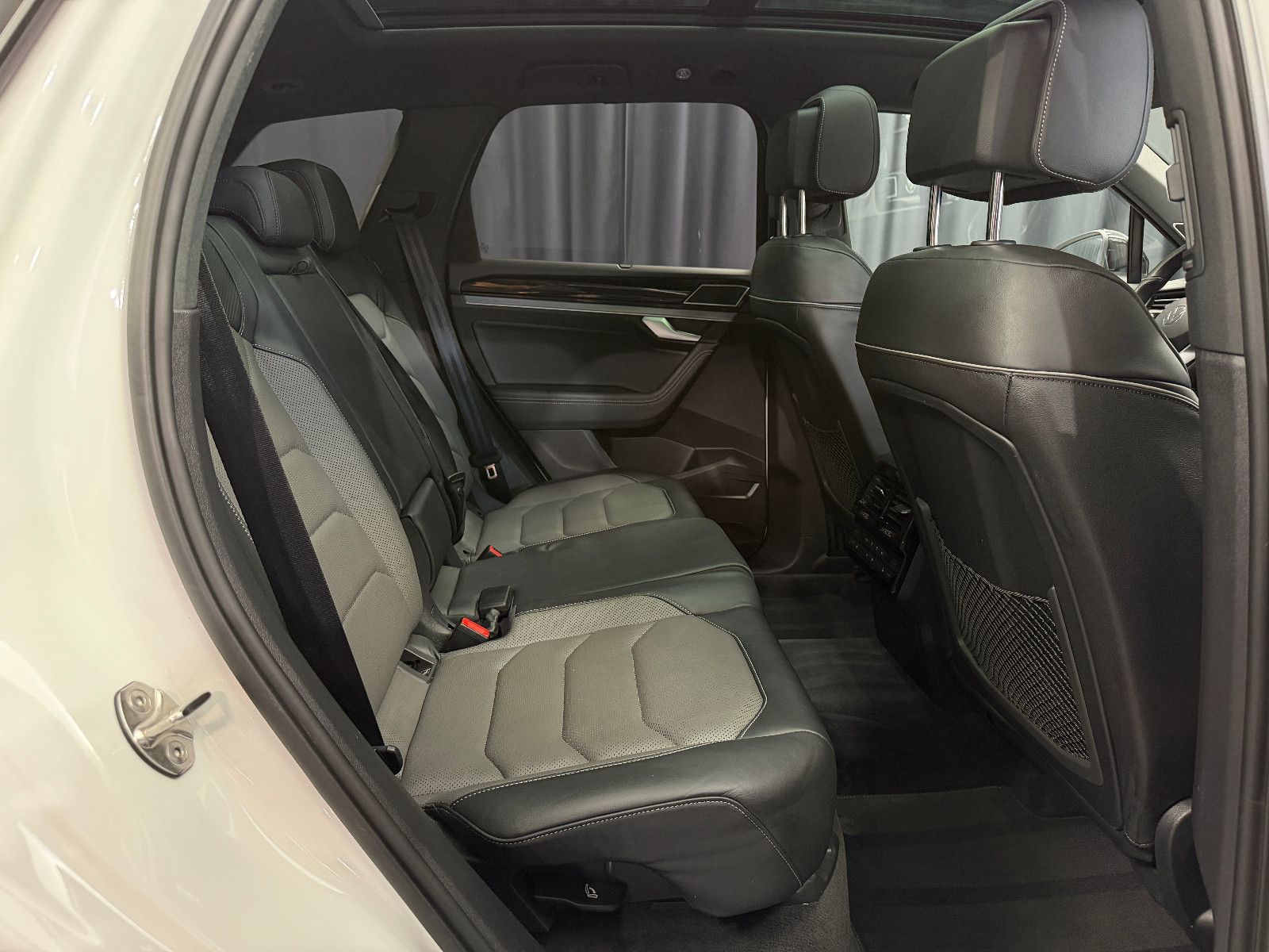 Fahrzeugabbildung Volkswagen Touareg R-Line 4Motion|PANO|NIGHT|LAST EDITION|