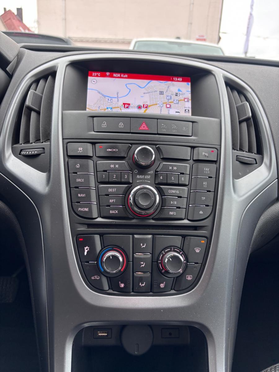 Opel Astra 2014 — photo 16