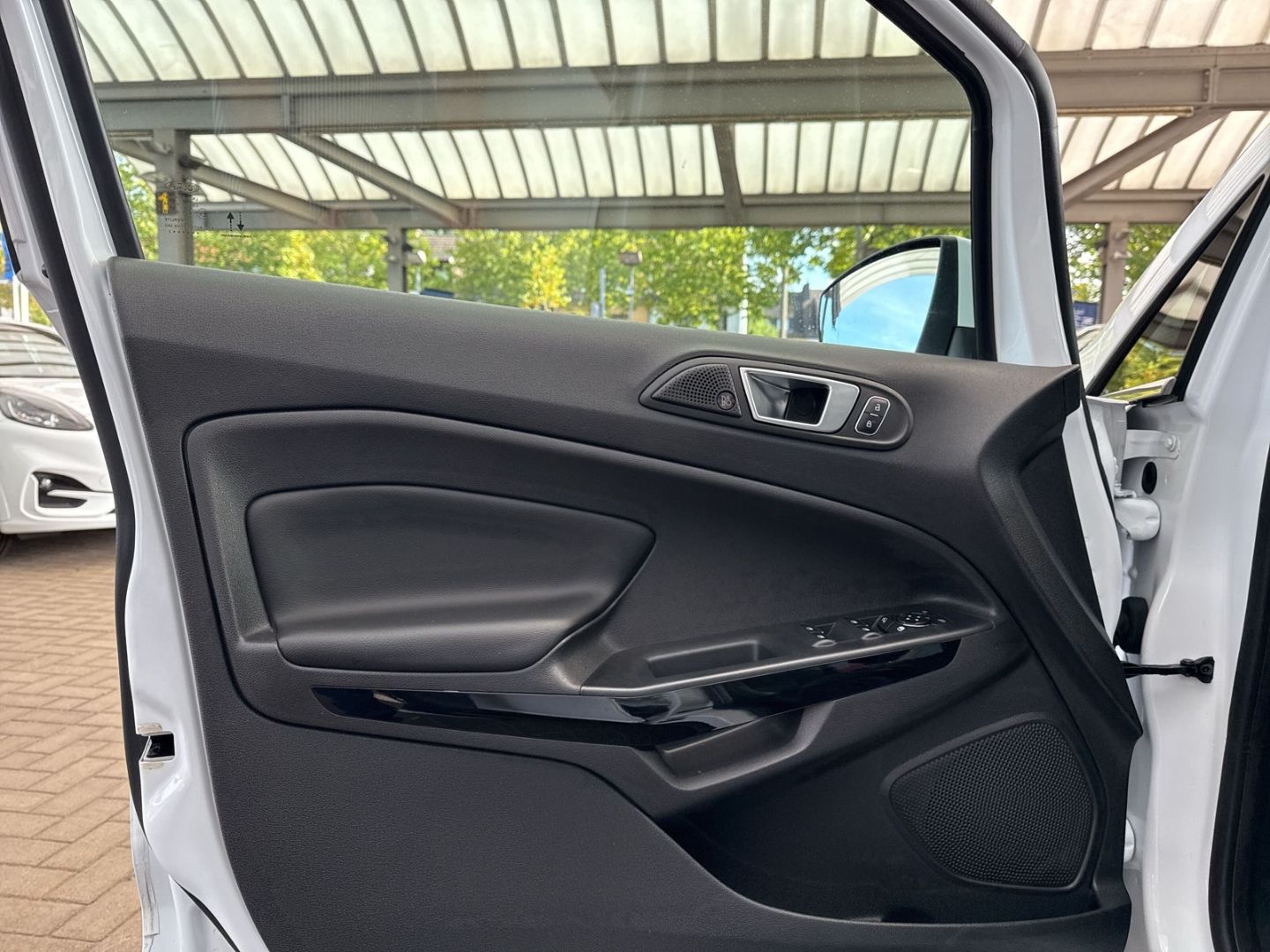 Fahrzeugabbildung Ford EcoSport Titanium Hybrid/Navi/LED/KeyFree/B & O/