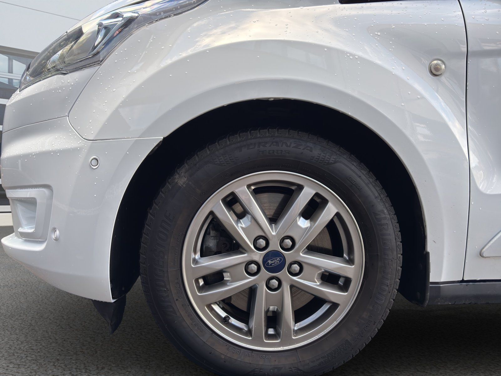 Fahrzeugabbildung Ford Grand Tourneo Titanium