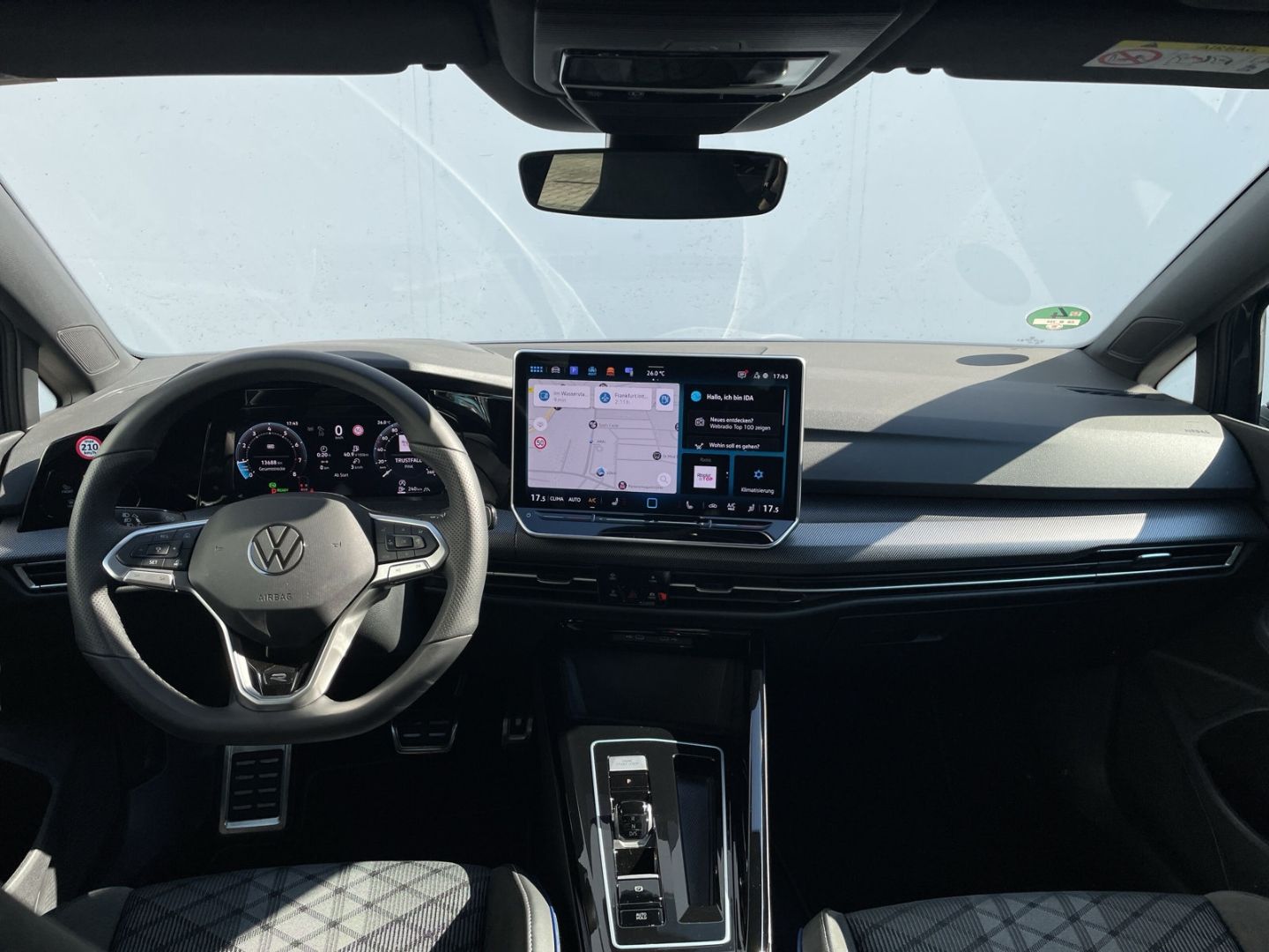 Golf VIII 1.5 eTSI DSG R-Line Kamera/Matrix/AHK/
