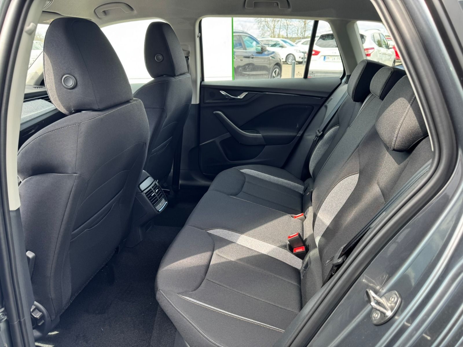 Fahrzeugabbildung SKODA Kamiq 1.0 TSI Selection OPF