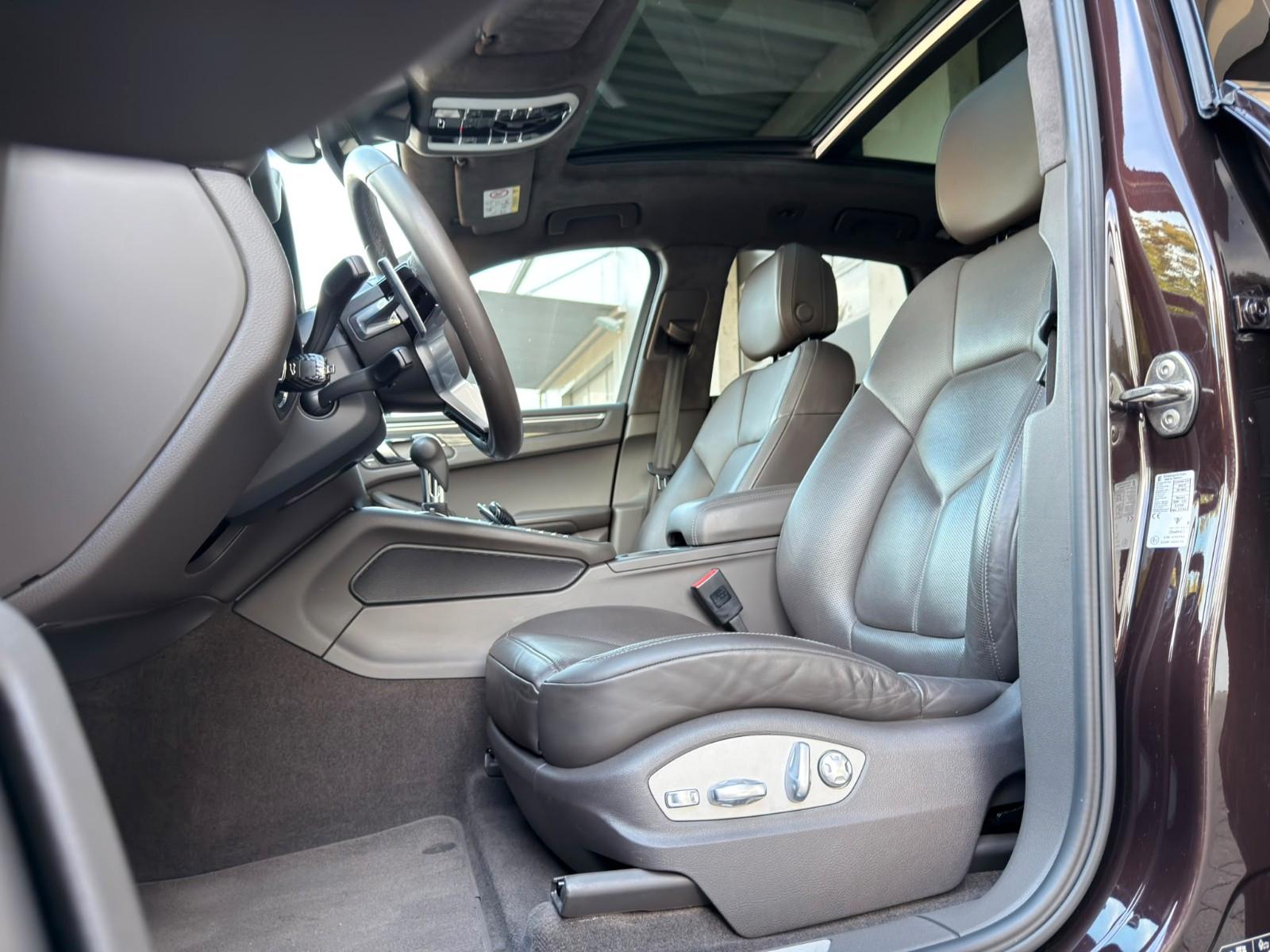 PORSCHE MACAN TURBO