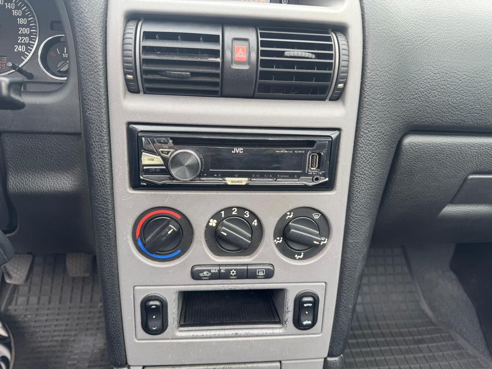 Fahrzeugabbildung Opel Astra Cabrio 1.6 TWINPORT Bertone