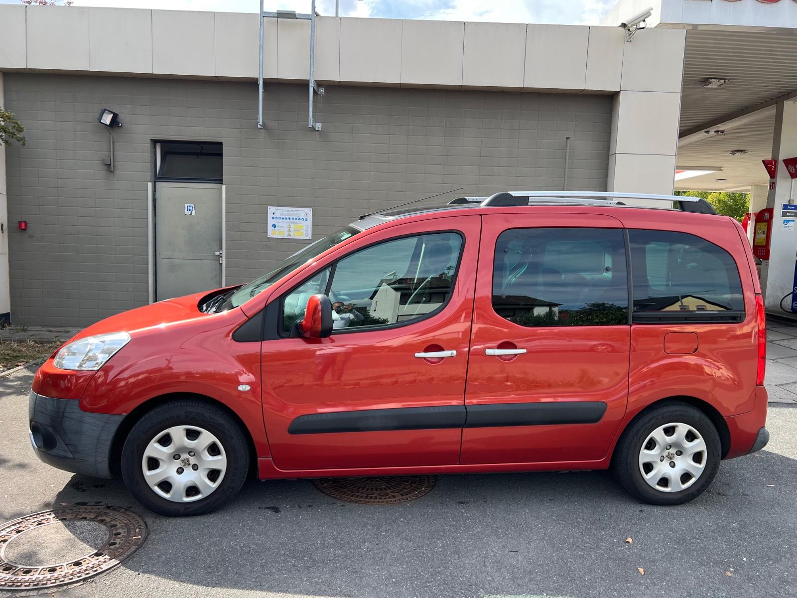 Peugeot Partner Tepee Family ~AHK ~PDC~Euro5 ~Aus 1.Hand