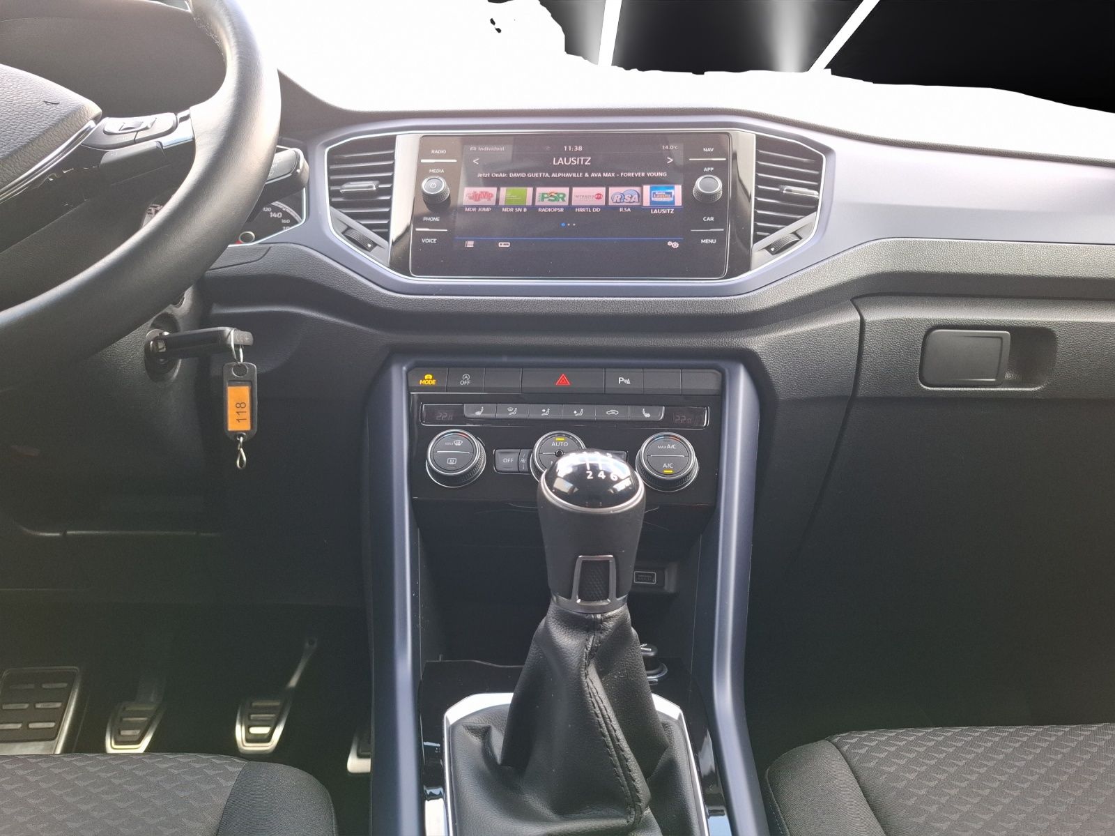 Fahrzeugabbildung Volkswagen T-Roc TSI United Navi ACC PDC SH LM