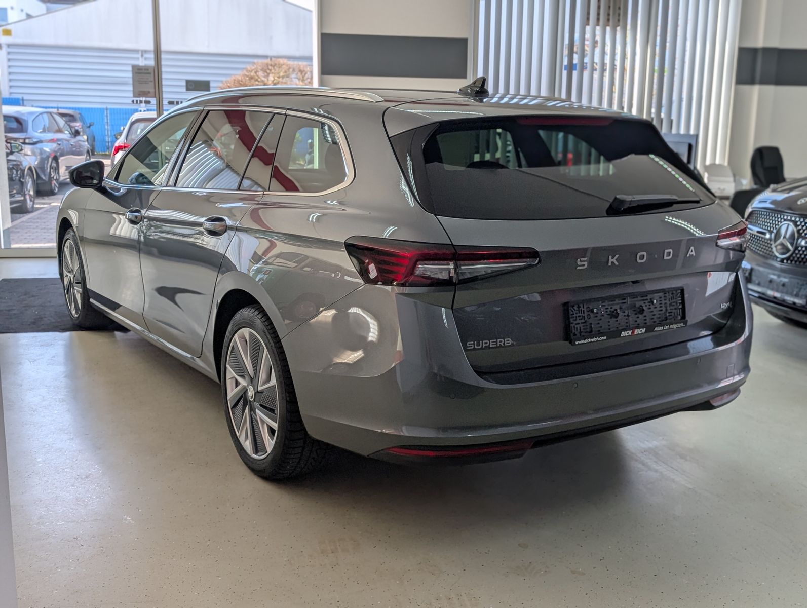 Fahrzeugabbildung SKODA Superb IV 2.0TDI DSG 4x4 MATRIX PANO NEUES MODEL